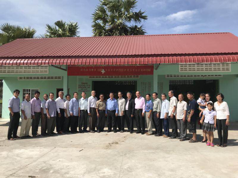 柬华文教代表团走访茶胶省唯一华校——中华学校