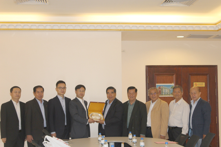 四川省侨联代表团拜访柬华理事总会