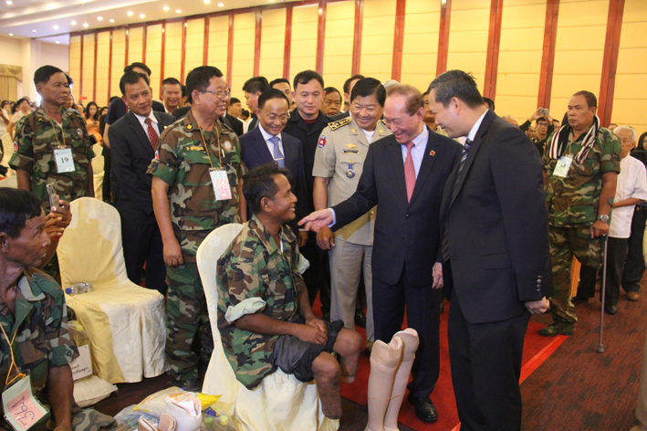 林氏宗亲总会“捐义肢”圆满结束 助138名柬埔寨残疾军人再次站起来
