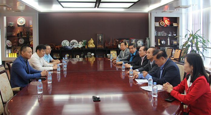 台州商会拜访柬华理事总会 捐助5000美元支持华文教育发展