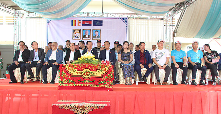 中国海外服装联盟慷慨捐助三角路振民学校