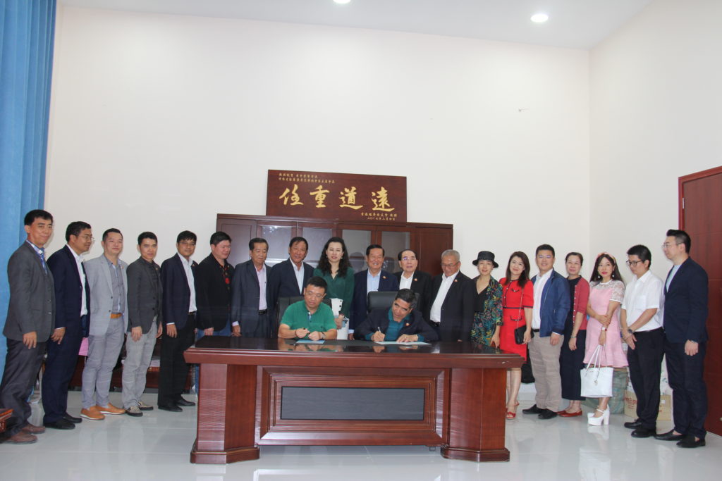 深圳市侨联代表团拜访柬华总会