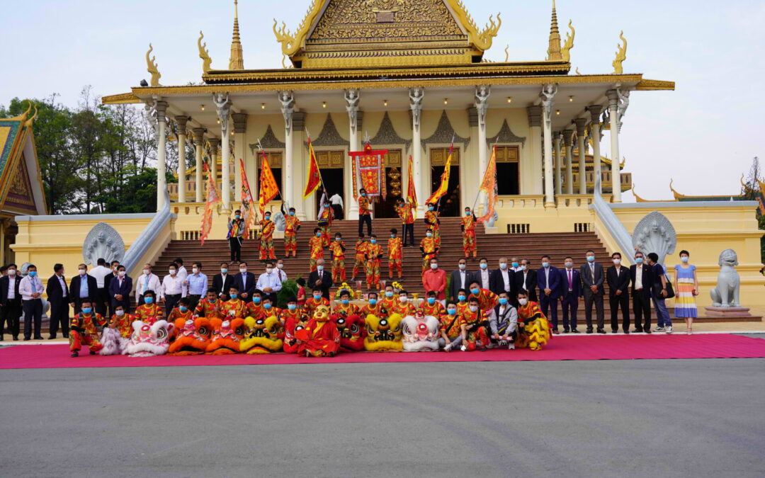 柬华理事总会 五大龙狮团贺岁拜年